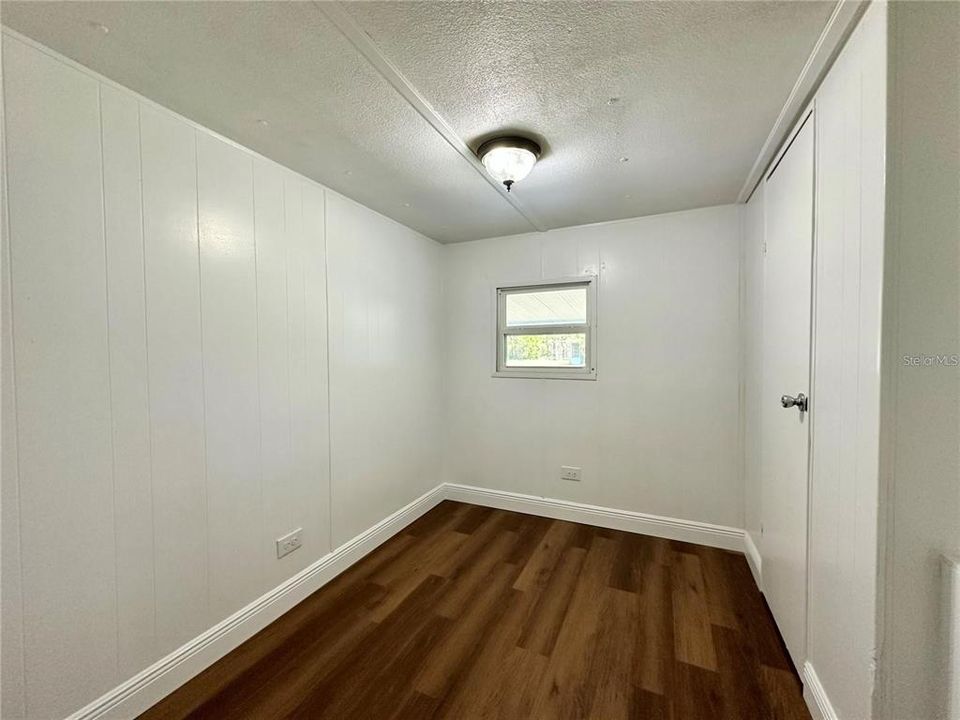 For Sale: $130,000 (4 beds, 3 baths, 957 Square Feet)