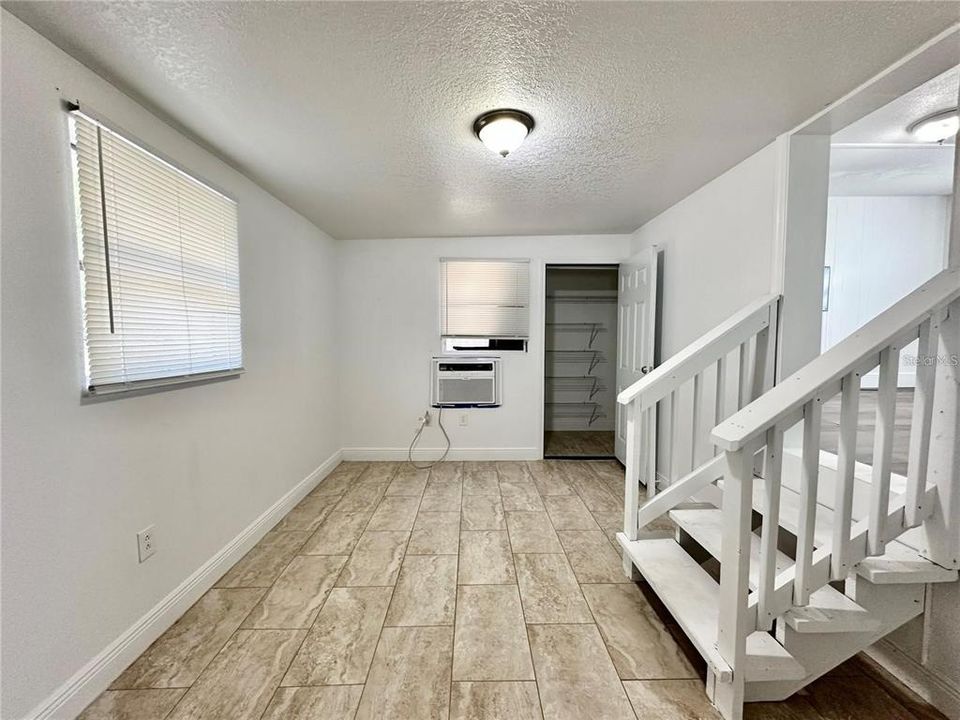 For Sale: $130,000 (4 beds, 3 baths, 957 Square Feet)