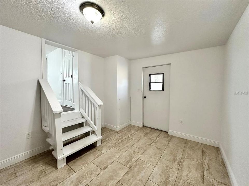 For Sale: $130,000 (4 beds, 3 baths, 957 Square Feet)