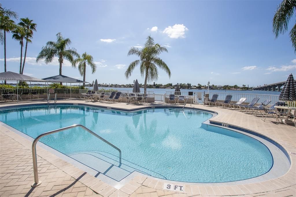 На продажу: $599,000 (2 спален, 2 ванн, 1080 Квадратных фут)