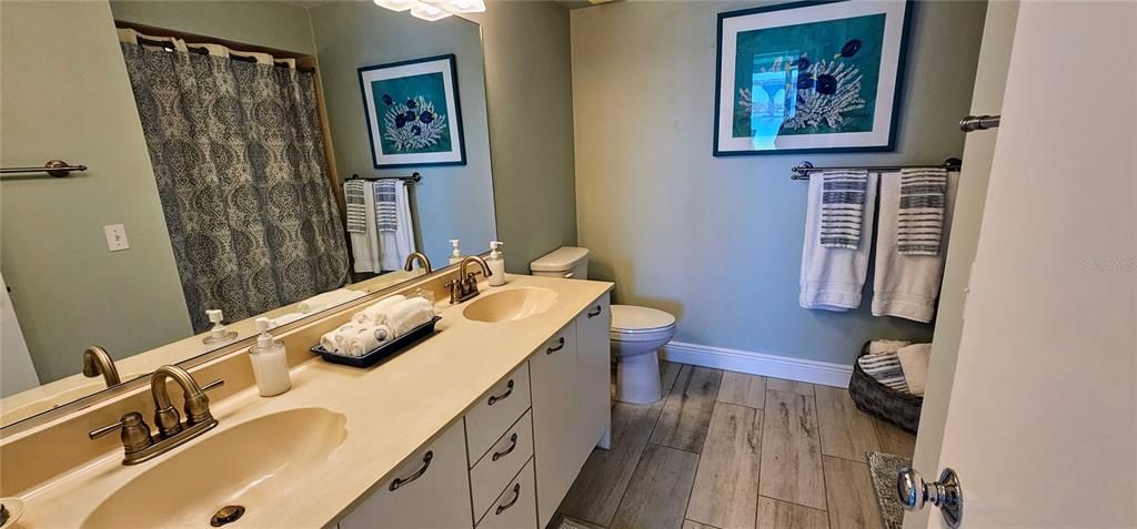 На продажу: $599,000 (2 спален, 2 ванн, 1080 Квадратных фут)