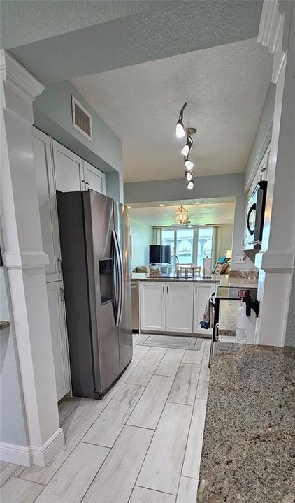 На продажу: $599,000 (2 спален, 2 ванн, 1080 Квадратных фут)