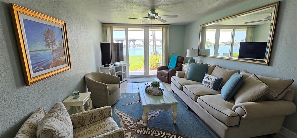 На продажу: $599,000 (2 спален, 2 ванн, 1080 Квадратных фут)