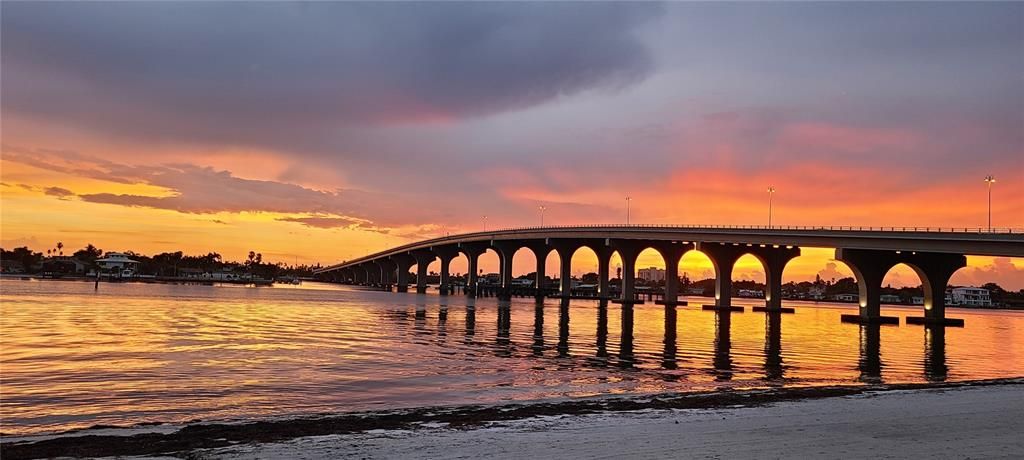 На продажу: $599,000 (2 спален, 2 ванн, 1080 Квадратных фут)