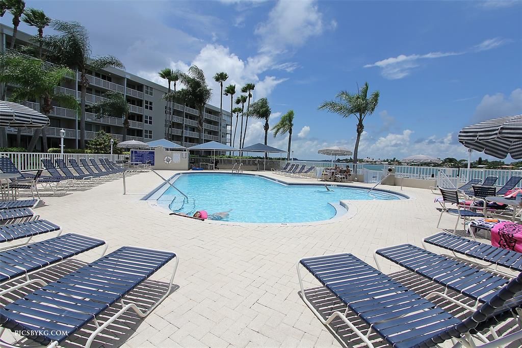 На продажу: $599,000 (2 спален, 2 ванн, 1080 Квадратных фут)