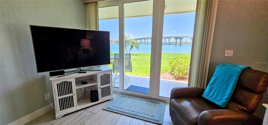 На продажу: $599,000 (2 спален, 2 ванн, 1080 Квадратных фут)