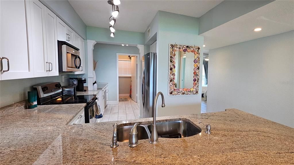 На продажу: $599,000 (2 спален, 2 ванн, 1080 Квадратных фут)