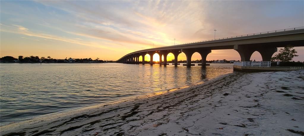 На продажу: $599,000 (2 спален, 2 ванн, 1080 Квадратных фут)