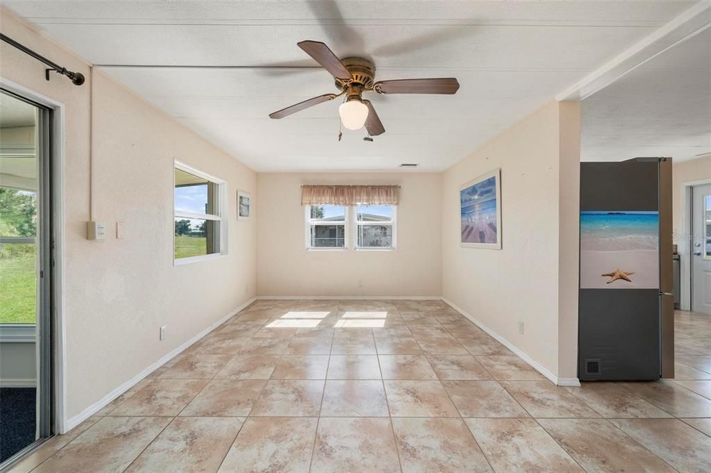 На продажу: $135,000 (2 спален, 2 ванн, 828 Квадратных фут)