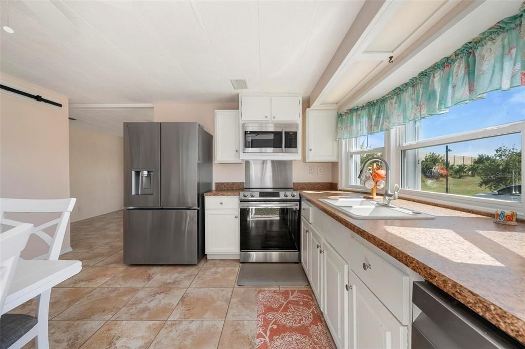 На продажу: $135,000 (2 спален, 2 ванн, 828 Квадратных фут)