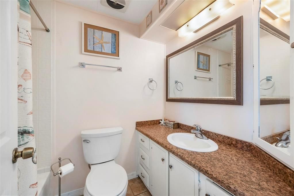 На продажу: $135,000 (2 спален, 2 ванн, 828 Квадратных фут)