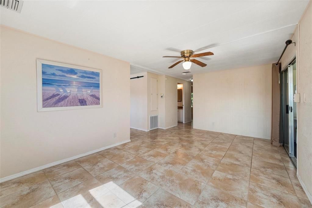 На продажу: $135,000 (2 спален, 2 ванн, 828 Квадратных фут)