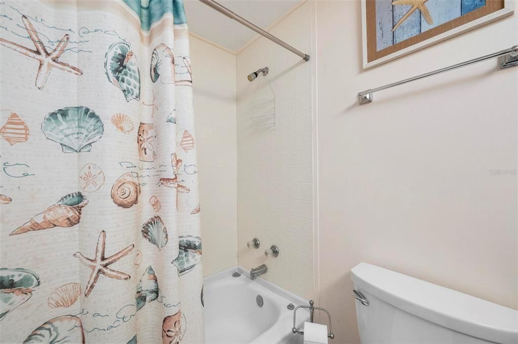 На продажу: $135,000 (2 спален, 2 ванн, 828 Квадратных фут)