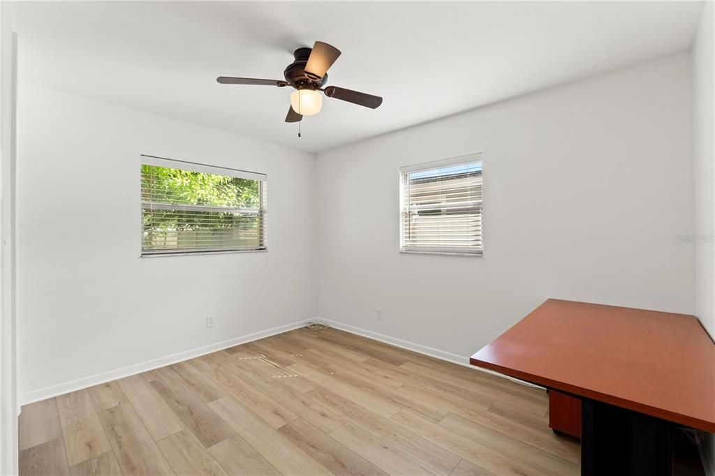 待售: $499,000 (4 贝兹, 2 浴室, 1800 平方英尺)