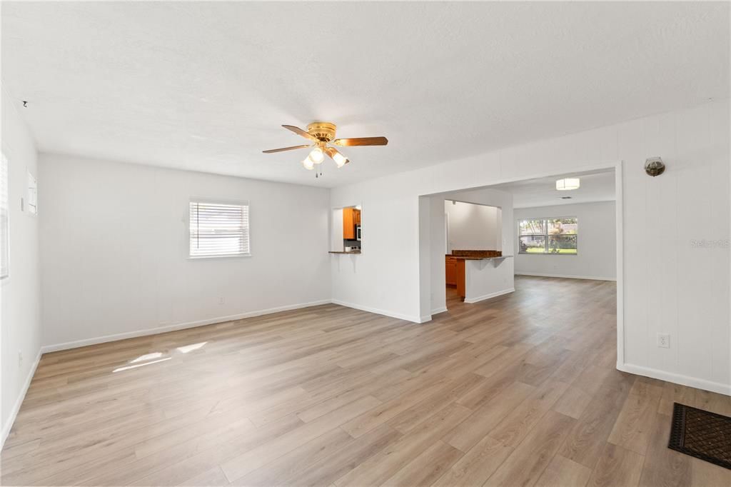 待售: $499,000 (4 贝兹, 2 浴室, 1800 平方英尺)