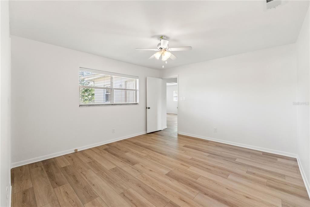 待售: $499,000 (4 贝兹, 2 浴室, 1800 平方英尺)