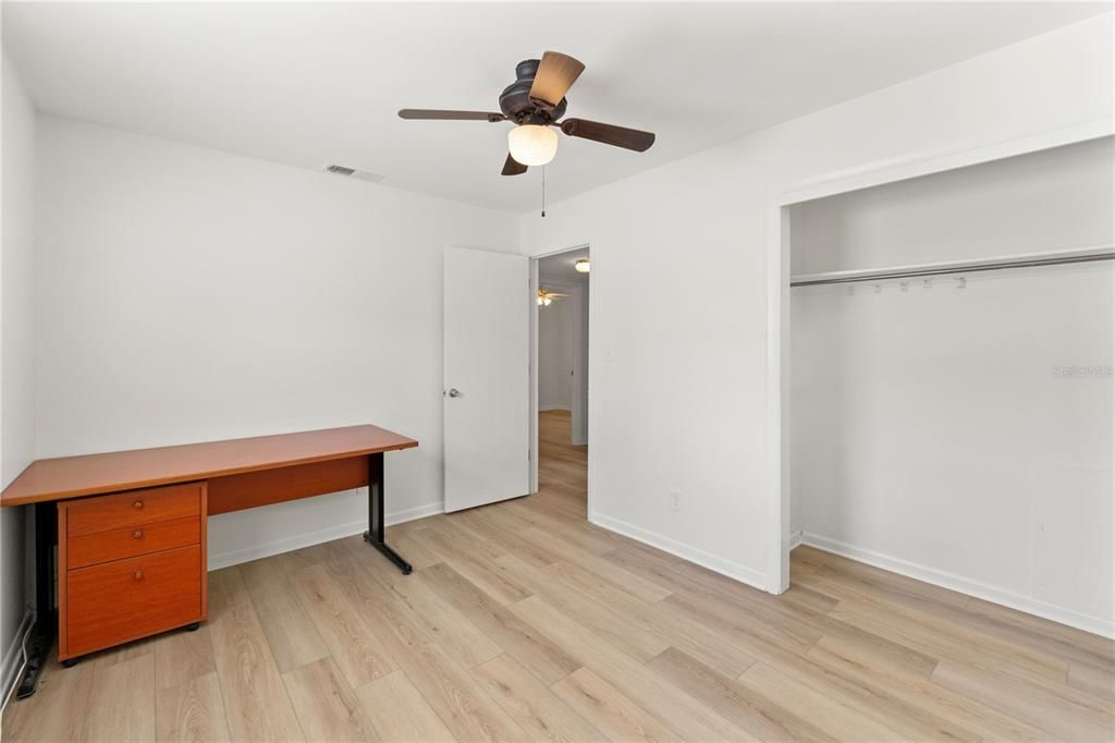 待售: $499,000 (4 贝兹, 2 浴室, 1800 平方英尺)