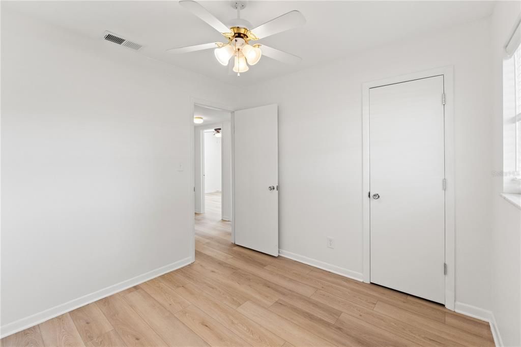 待售: $499,000 (4 贝兹, 2 浴室, 1800 平方英尺)