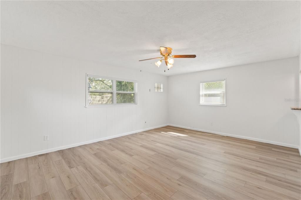 待售: $499,000 (4 贝兹, 2 浴室, 1800 平方英尺)