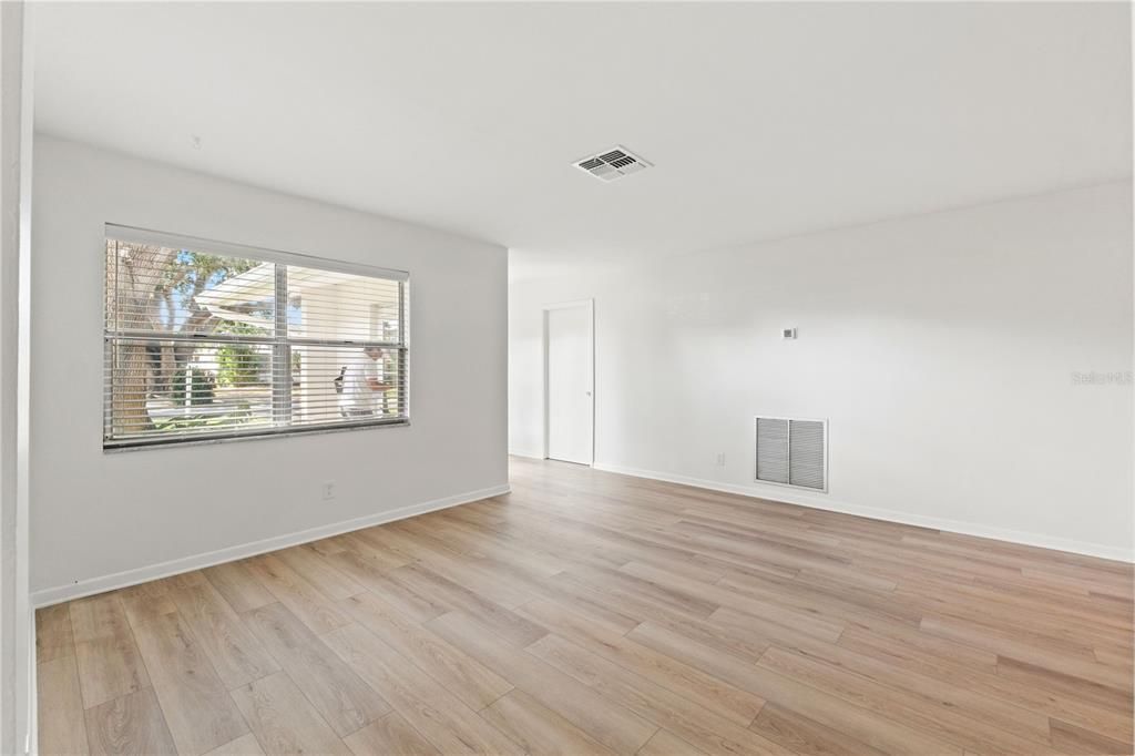 待售: $499,000 (4 贝兹, 2 浴室, 1800 平方英尺)