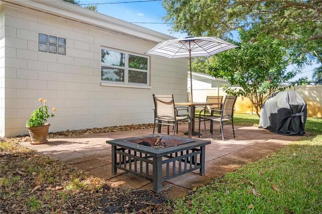 待售: $499,000 (4 贝兹, 2 浴室, 1800 平方英尺)