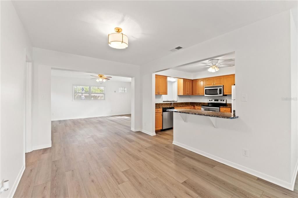 待售: $499,000 (4 贝兹, 2 浴室, 1800 平方英尺)