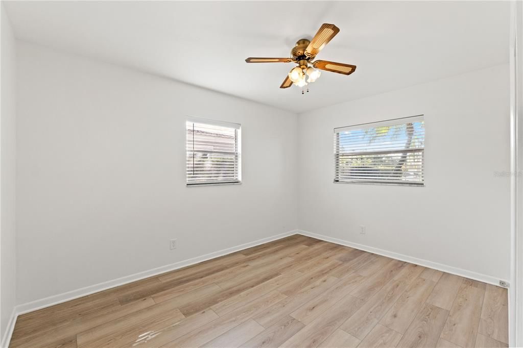 待售: $499,000 (4 贝兹, 2 浴室, 1800 平方英尺)