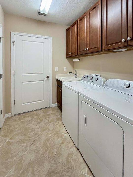 出租: $2,445 (3 贝兹, 2 浴室, 185 平方英尺)