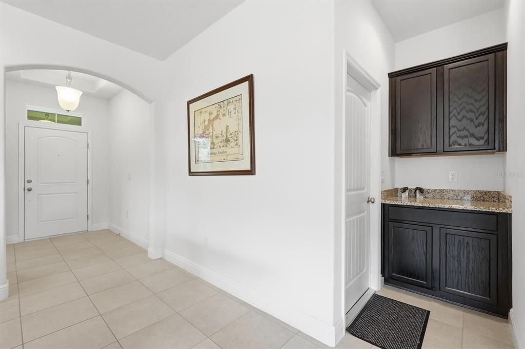 На продажу: $399,900 (3 спален, 2 ванн, 1813 Квадратных фут)