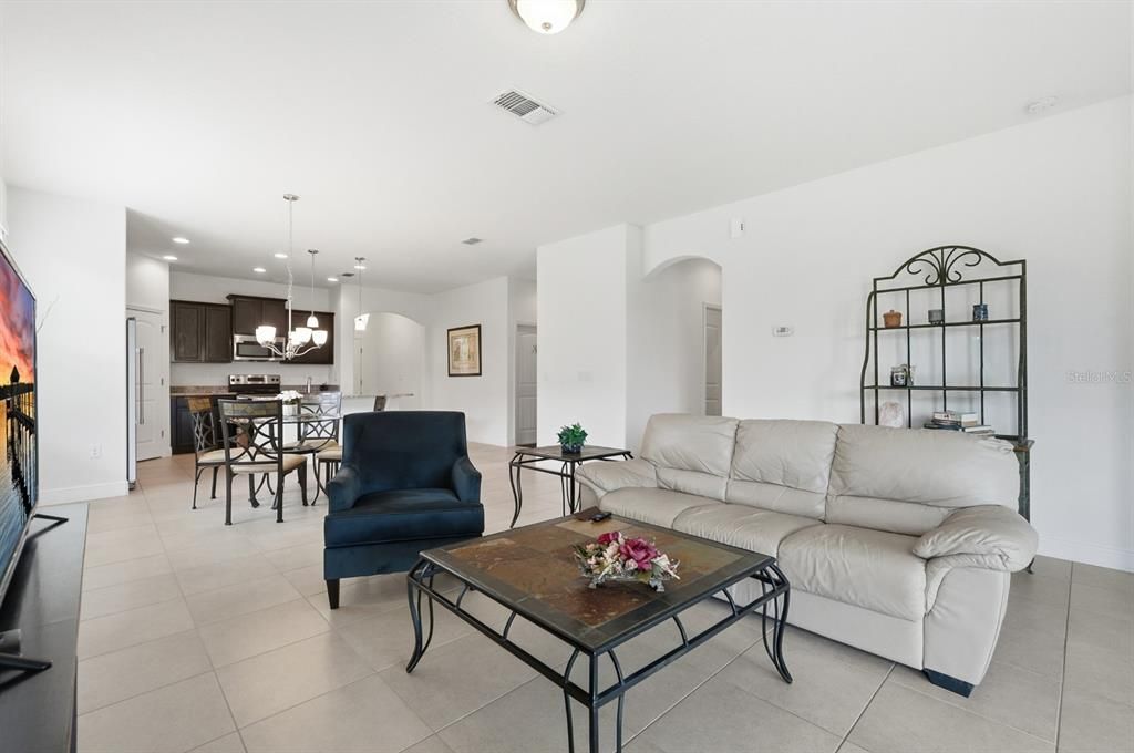 На продажу: $399,900 (3 спален, 2 ванн, 1813 Квадратных фут)