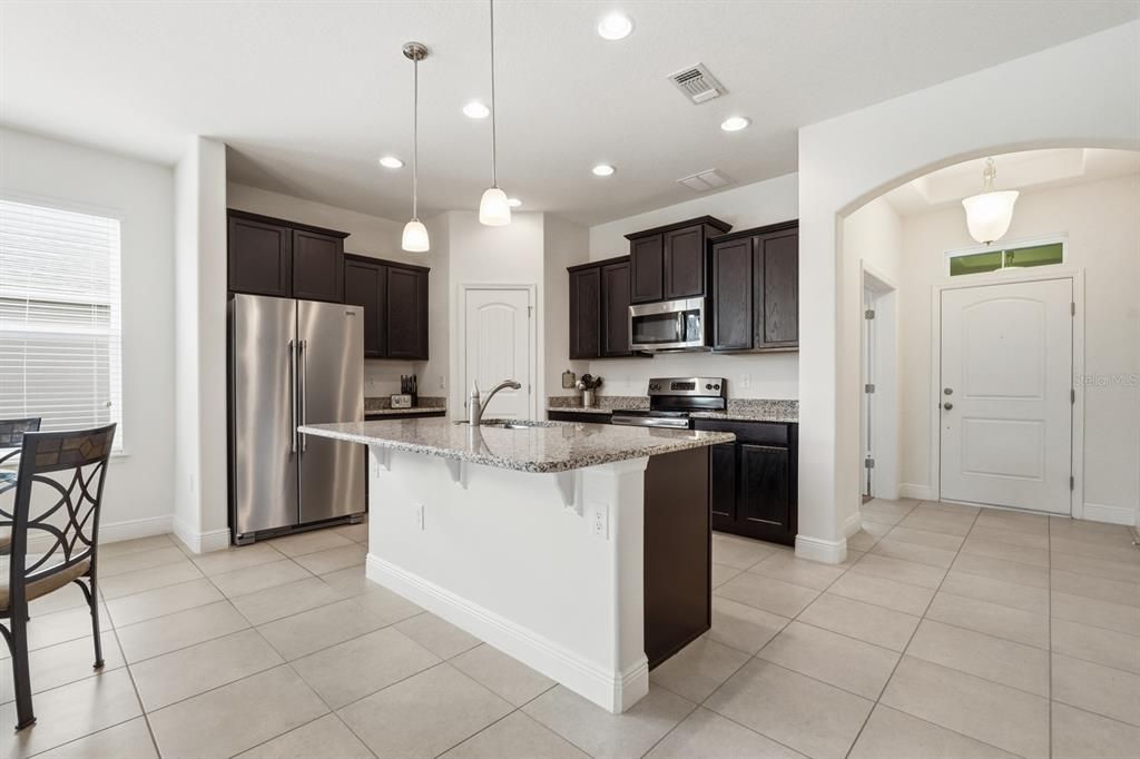 На продажу: $399,900 (3 спален, 2 ванн, 1813 Квадратных фут)