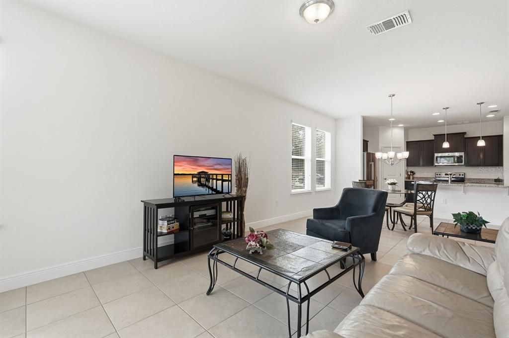 На продажу: $399,900 (3 спален, 2 ванн, 1813 Квадратных фут)