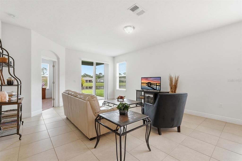 На продажу: $399,900 (3 спален, 2 ванн, 1813 Квадратных фут)