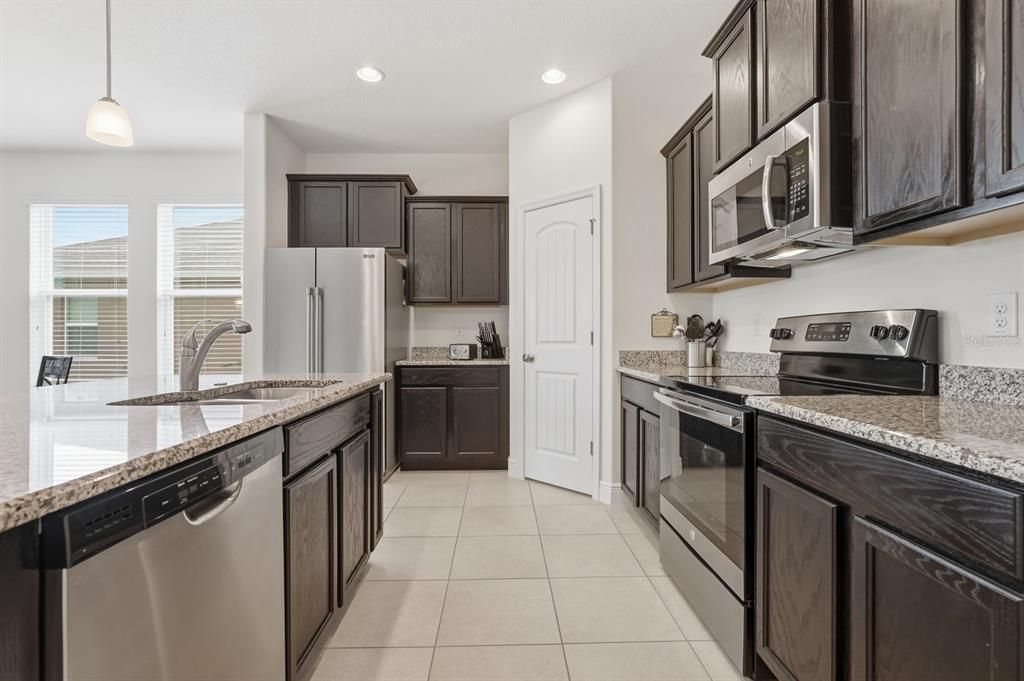 На продажу: $399,900 (3 спален, 2 ванн, 1813 Квадратных фут)