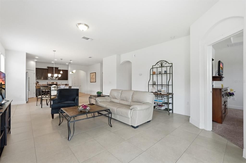 На продажу: $399,900 (3 спален, 2 ванн, 1813 Квадратных фут)