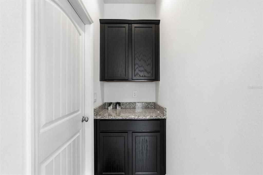 На продажу: $399,900 (3 спален, 2 ванн, 1813 Квадратных фут)