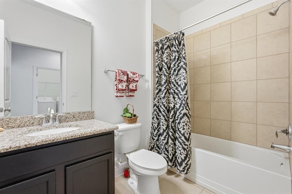 На продажу: $399,900 (3 спален, 2 ванн, 1813 Квадратных фут)