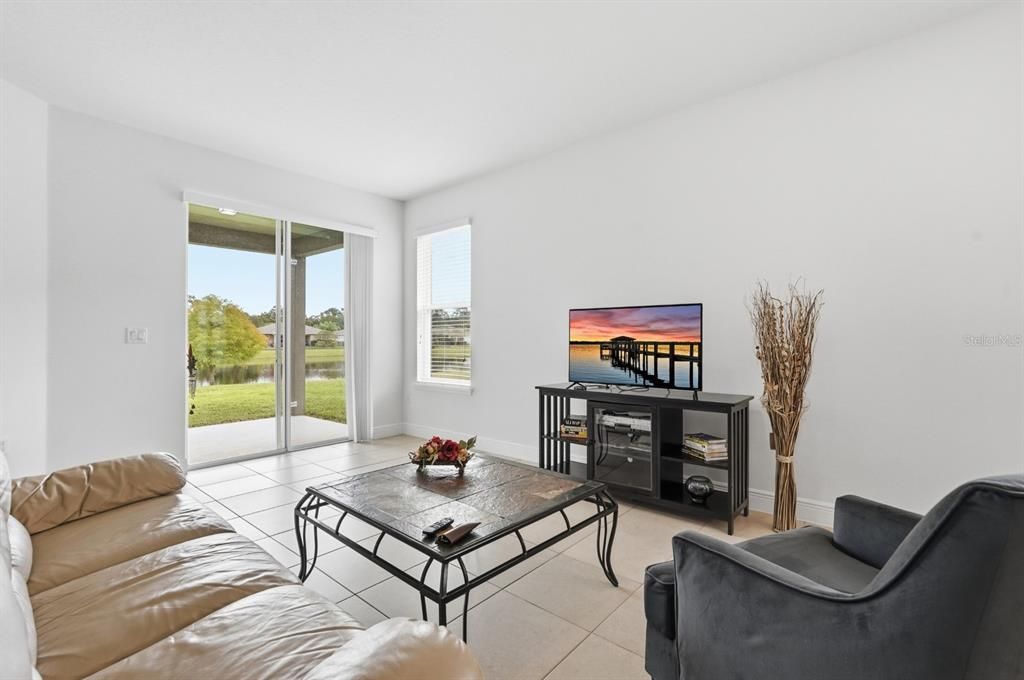 На продажу: $399,900 (3 спален, 2 ванн, 1813 Квадратных фут)