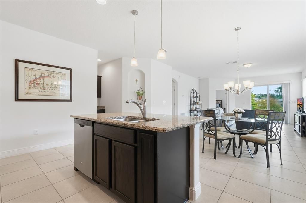 На продажу: $399,900 (3 спален, 2 ванн, 1813 Квадратных фут)