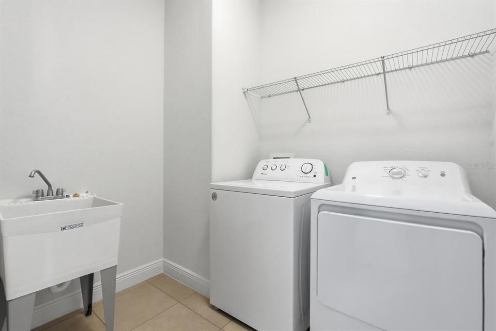 На продажу: $399,900 (3 спален, 2 ванн, 1813 Квадратных фут)