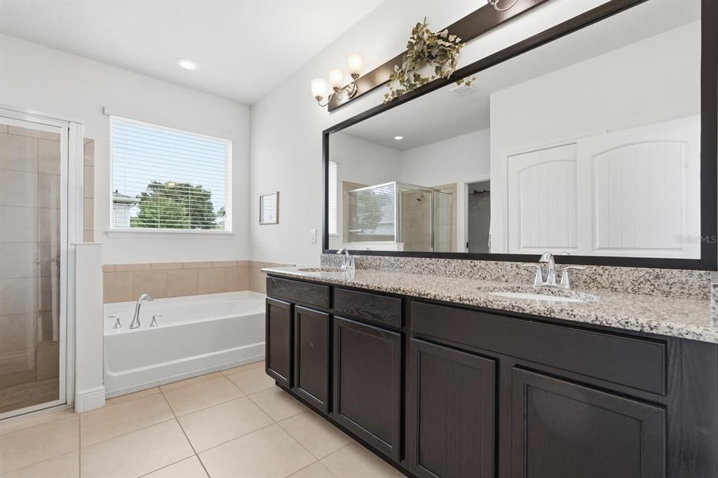 На продажу: $399,900 (3 спален, 2 ванн, 1813 Квадратных фут)