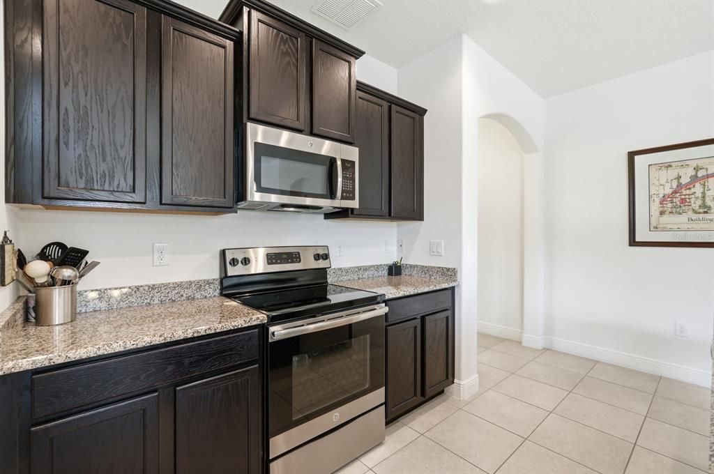 На продажу: $399,900 (3 спален, 2 ванн, 1813 Квадратных фут)