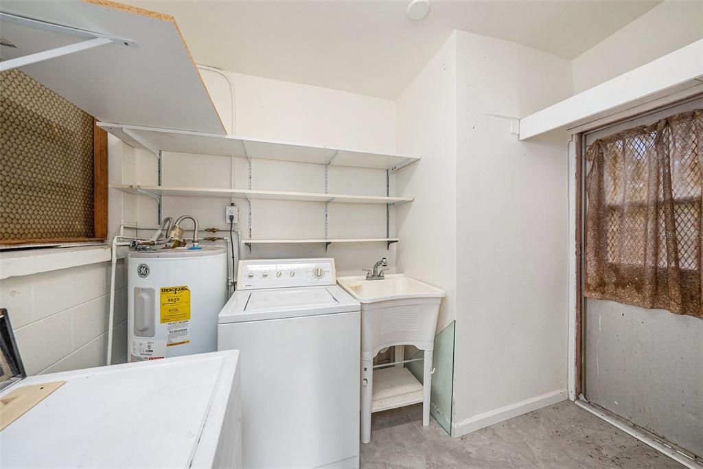 For Sale: $285,000 (2 beds, 2 baths, 1160 Square Feet)