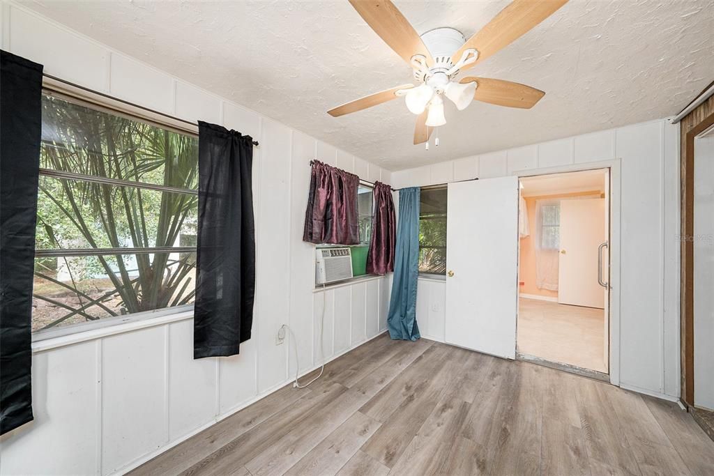 For Sale: $285,000 (2 beds, 2 baths, 1160 Square Feet)