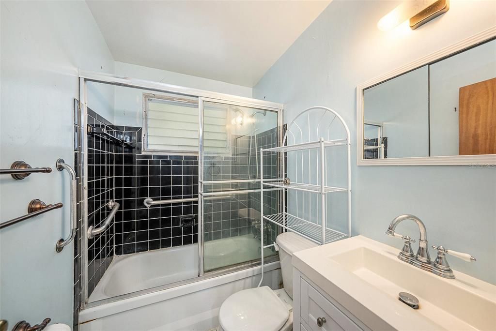 For Sale: $285,000 (2 beds, 2 baths, 1160 Square Feet)