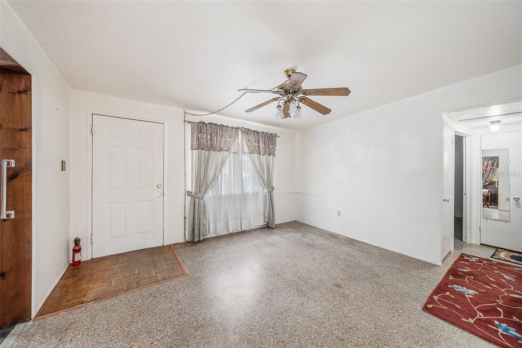 For Sale: $285,000 (2 beds, 2 baths, 1160 Square Feet)