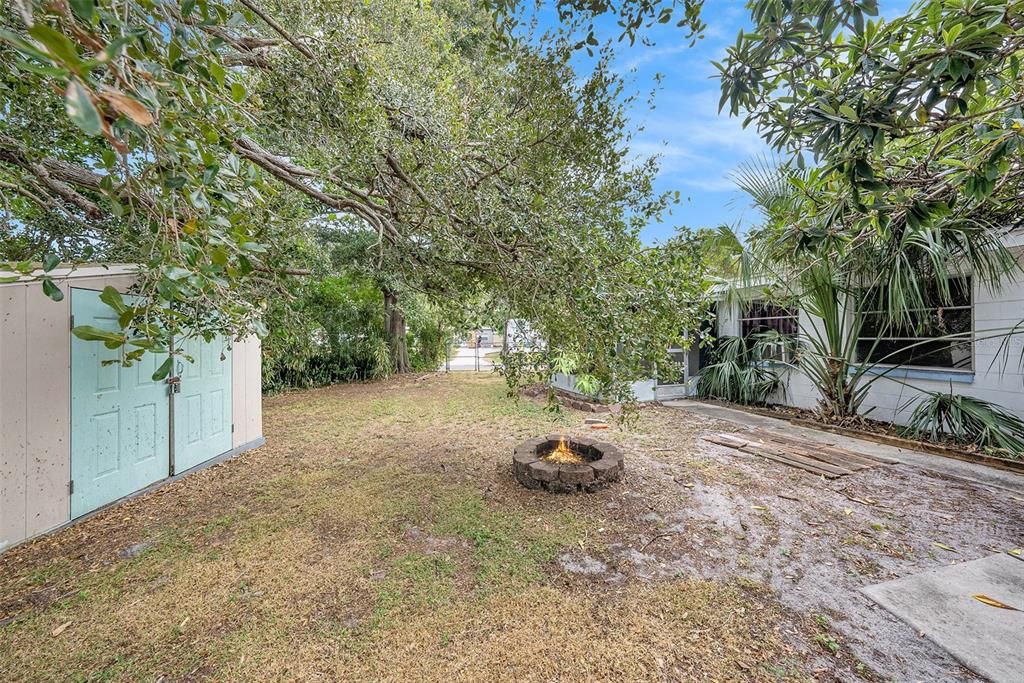 For Sale: $285,000 (2 beds, 2 baths, 1160 Square Feet)