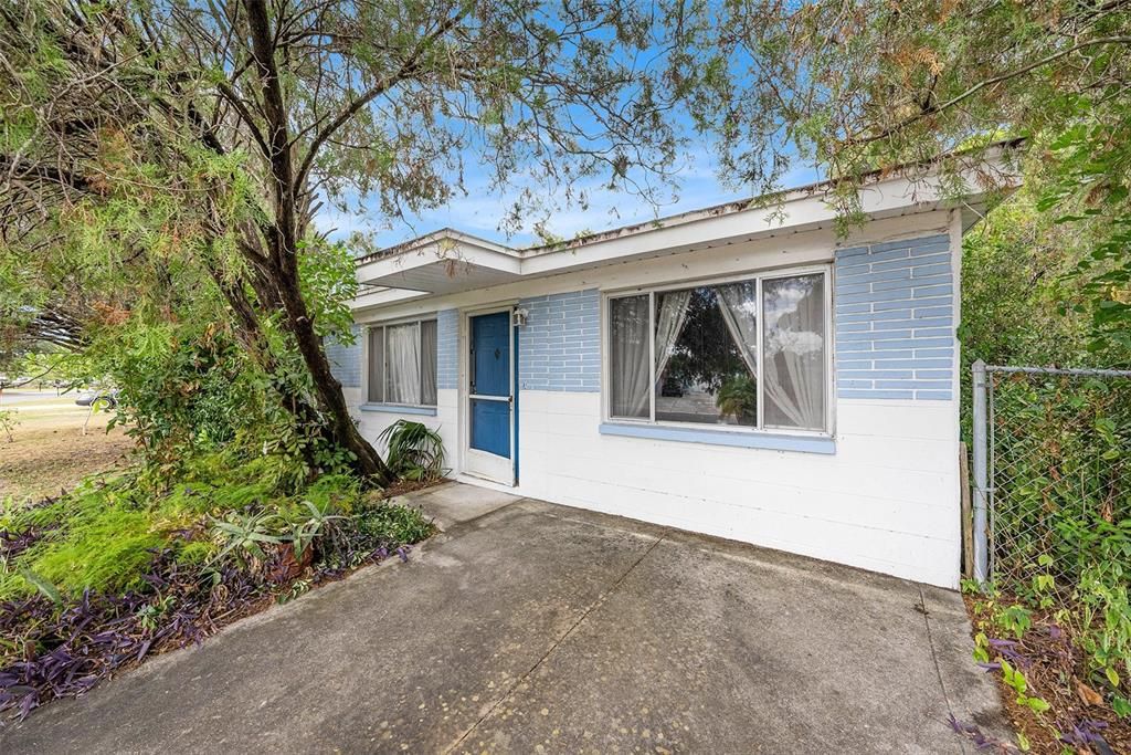 For Sale: $285,000 (2 beds, 2 baths, 1160 Square Feet)