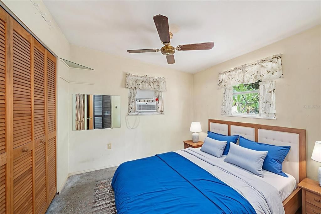 For Sale: $285,000 (2 beds, 2 baths, 1160 Square Feet)