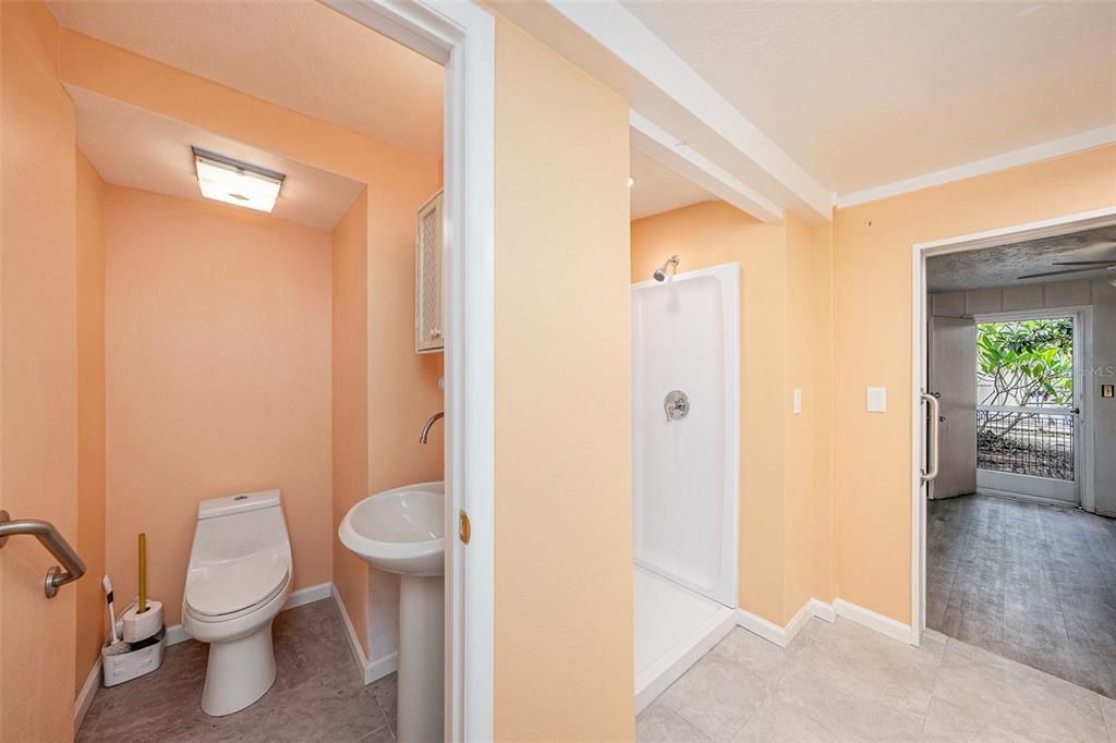 For Sale: $285,000 (2 beds, 2 baths, 1160 Square Feet)